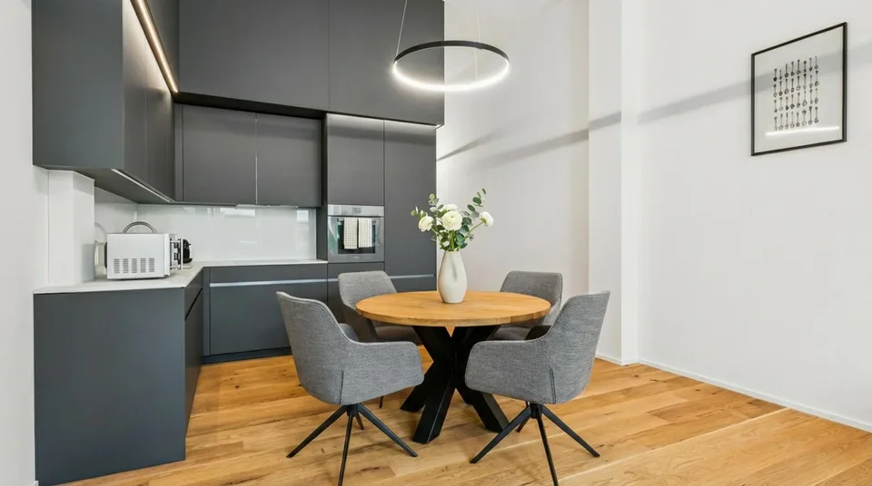 Möbliertes Studio mit Loftcharakter im Herzen von Wiedikon