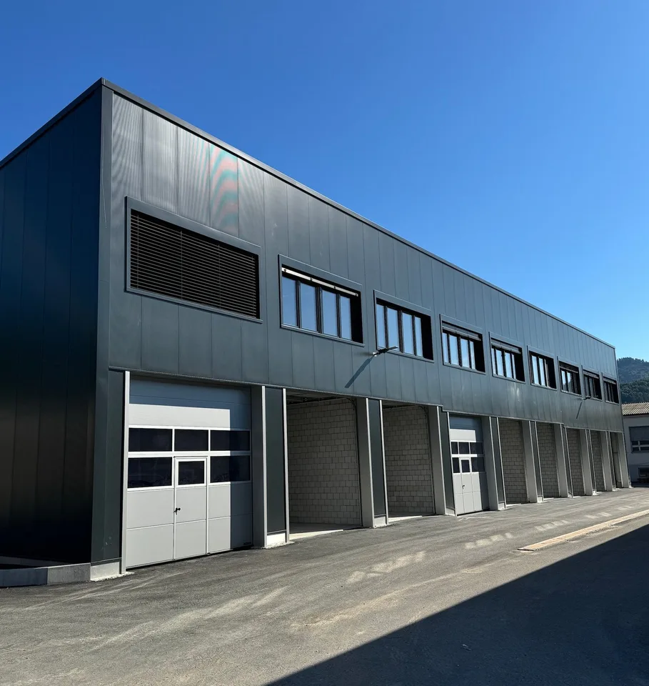 Nouveau bâtiment 2025 | Boîtes commerciales modernes à Wallbach