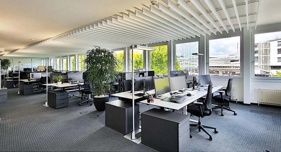 "Attraktive und helle Büroflächen an bester Lage am See und HB"