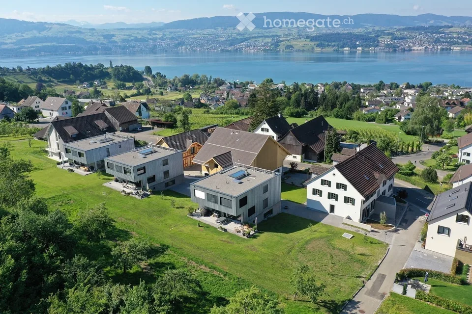 Exklusive 5.5 Zimmerwohnung mit Sicht auf See und Berge