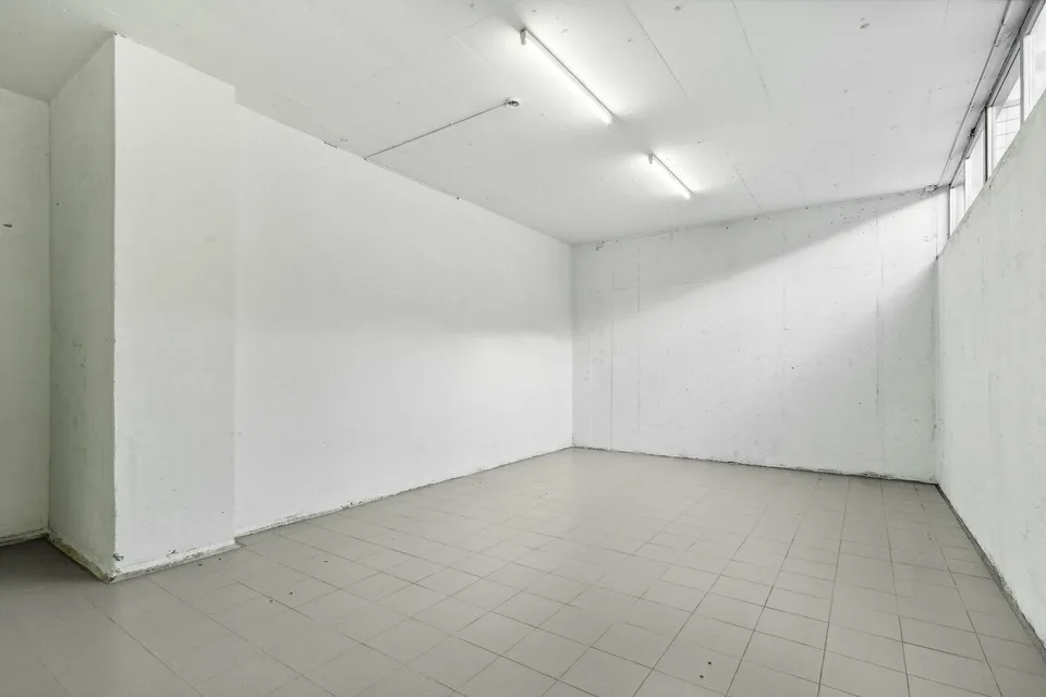 422m2 d'espace de stockage à emplacement idéal près de l'A14