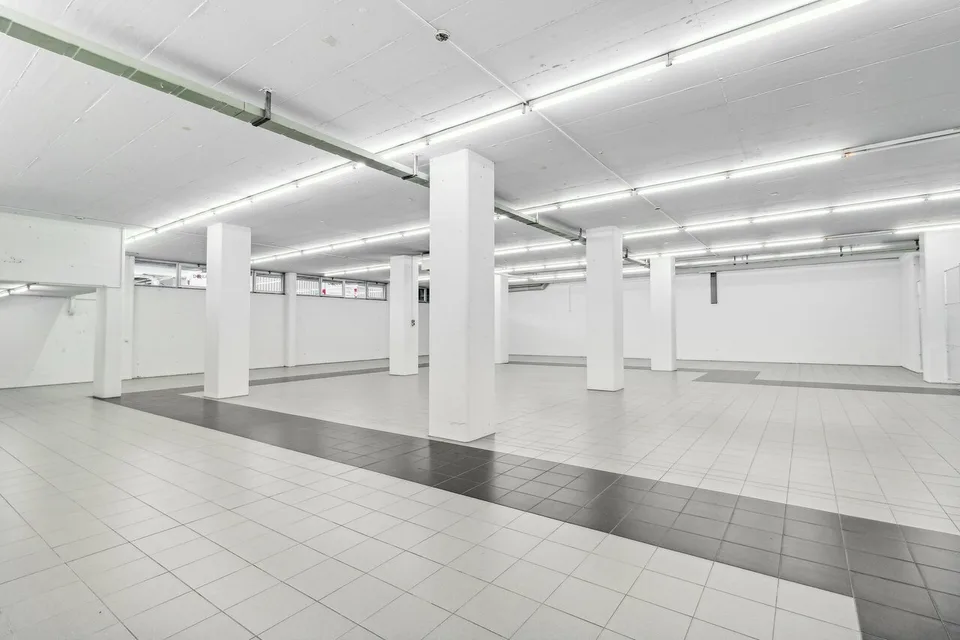 422m2 d'espace de stockage à emplacement idéal près de l'A14