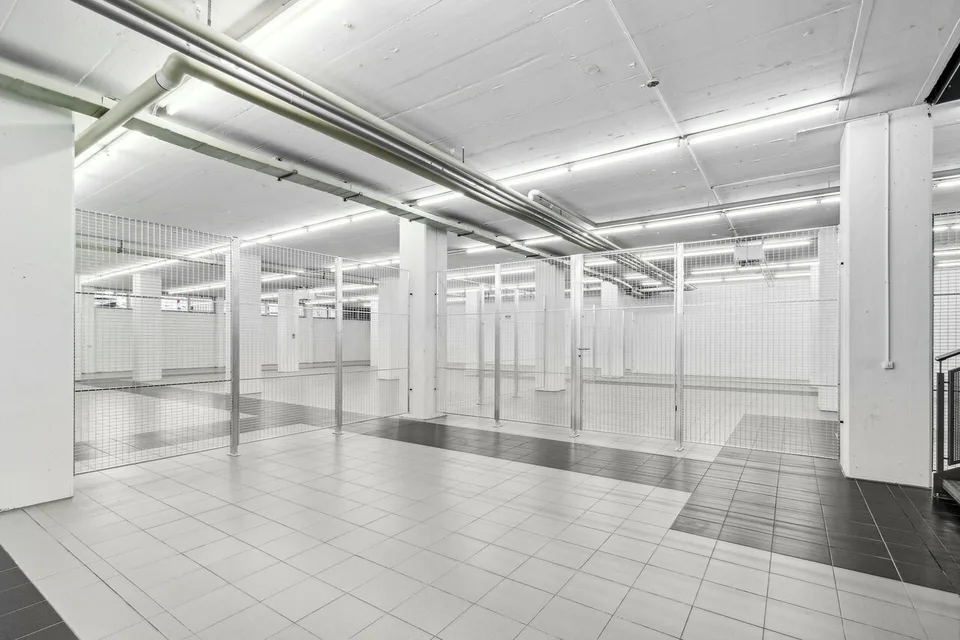 422m2 d'espace de stockage à emplacement idéal près de l'A14