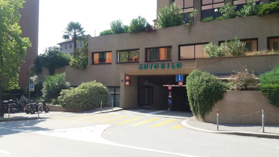 Lugano centre - places de parking à louer