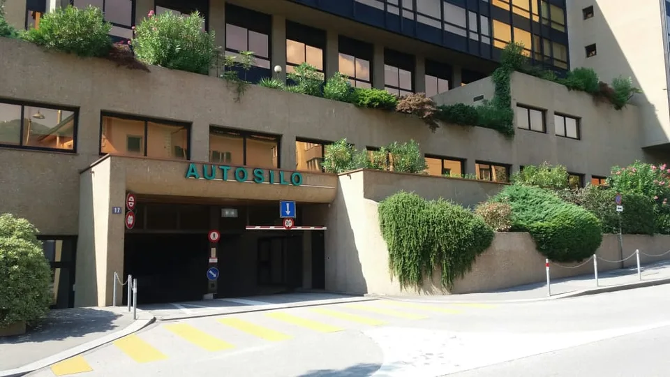 Lugano centro - affitasi posti auto