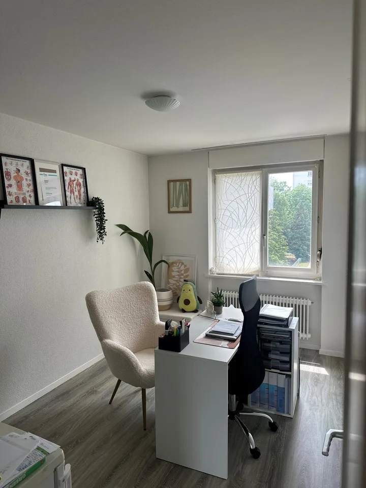 Helle 3.5-Zimmerwohnung mit zwei Balkonen in Biel – Foto 8 von 9