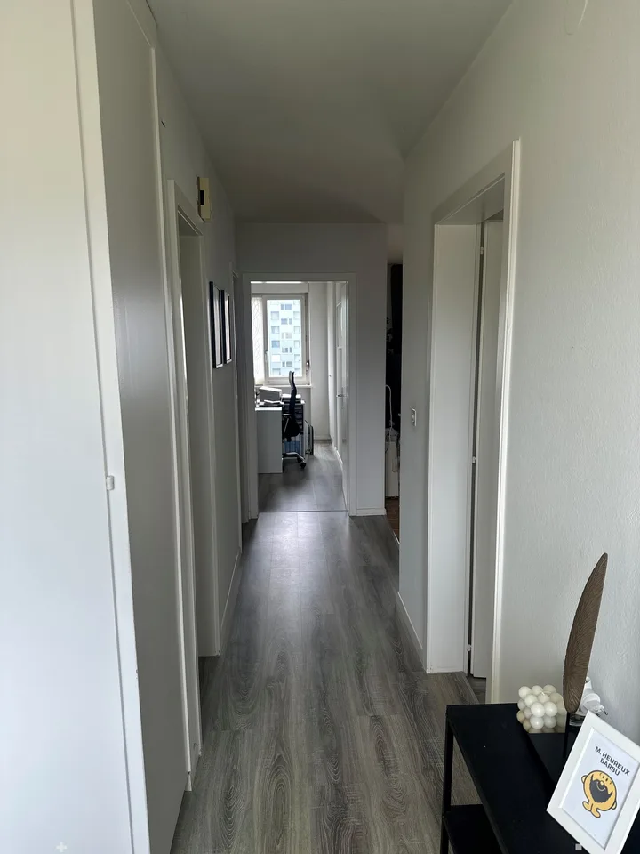 Helle 3.5-Zimmerwohnung mit zwei Balkonen in Biel – Foto 7 von 9