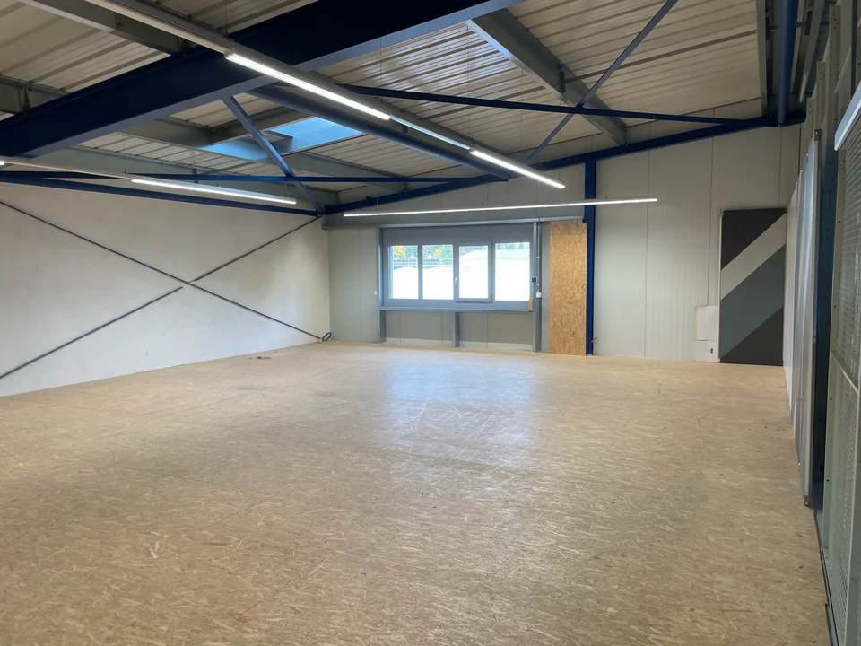 Espace de stockage/industriel de 160 m² lumineux à Siggenthal-Station
