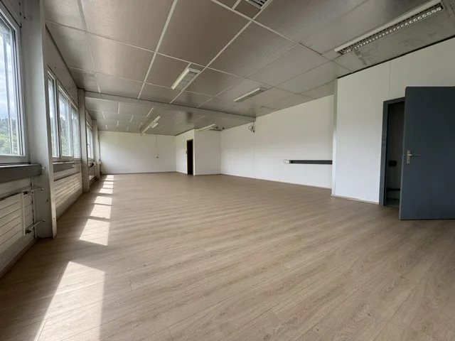 Surface commercial de 100m2 à louer
