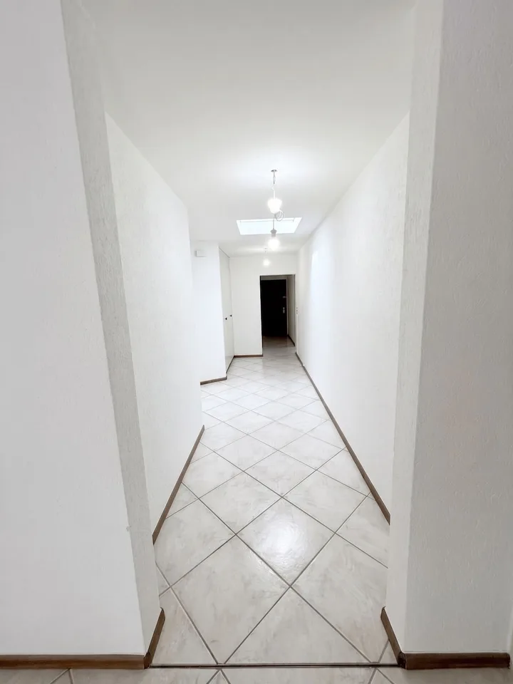 Spazioso appartamento di 5.5 locali all'ultimo piano con terrazza e balconi - Conthey