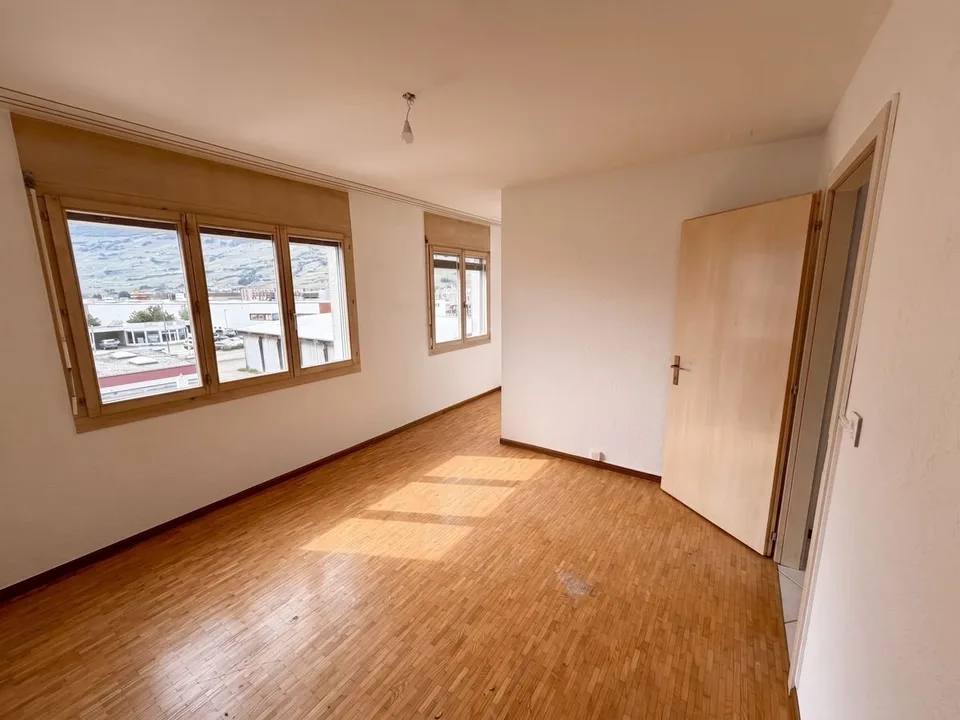Spazioso appartamento di 5.5 locali all'ultimo piano con terrazza e balconi - Conthey