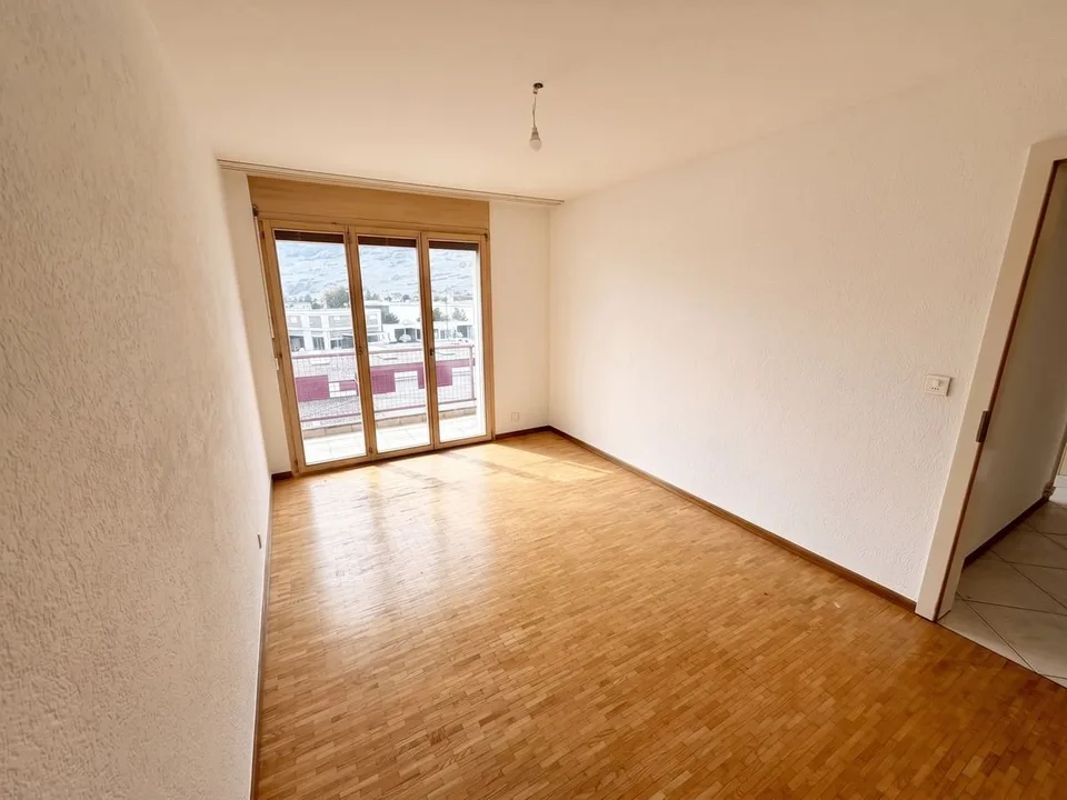 Spazioso appartamento di 5.5 locali all'ultimo piano con terrazza e balconi - Conthey