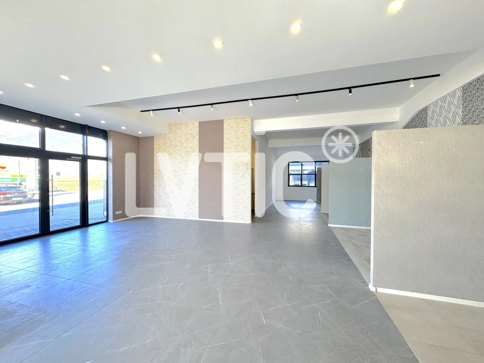 Showroom, premises, workshop of 225 m2 for rent near Villeneuve