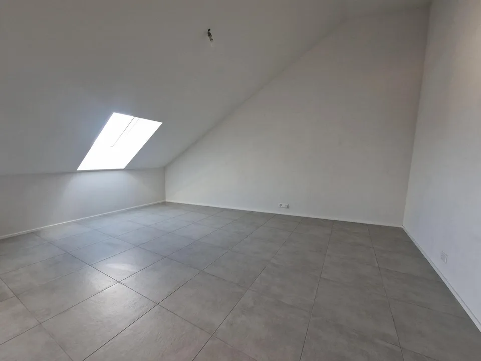 Geräumige 10.5-Zimmer-Wohnung mit Aufzug in Milvignes