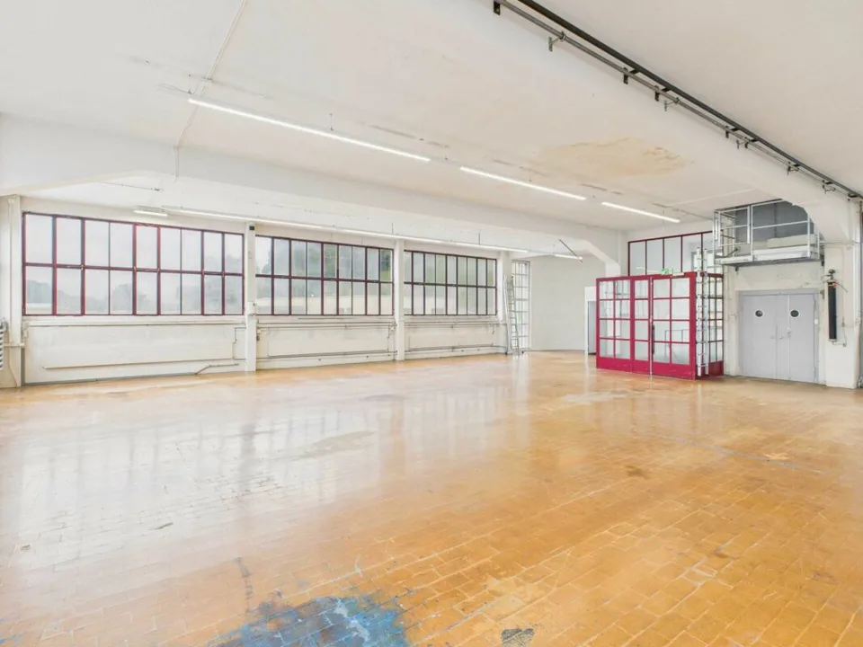 465 m² d'espace commercial, de stockage ou d'atelier