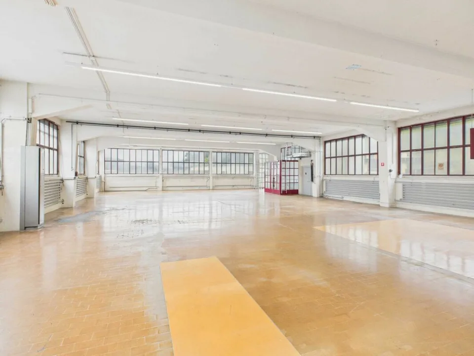 465 m² d'espace commercial, de stockage ou d'atelier