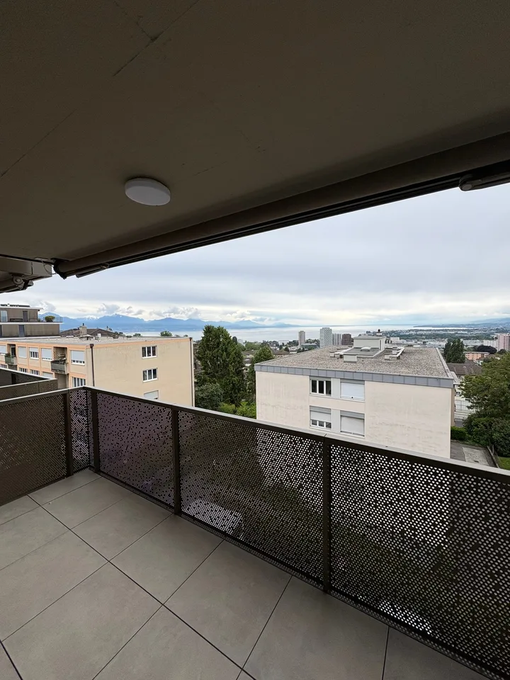 Helles und modernes Studio mit Seeblick