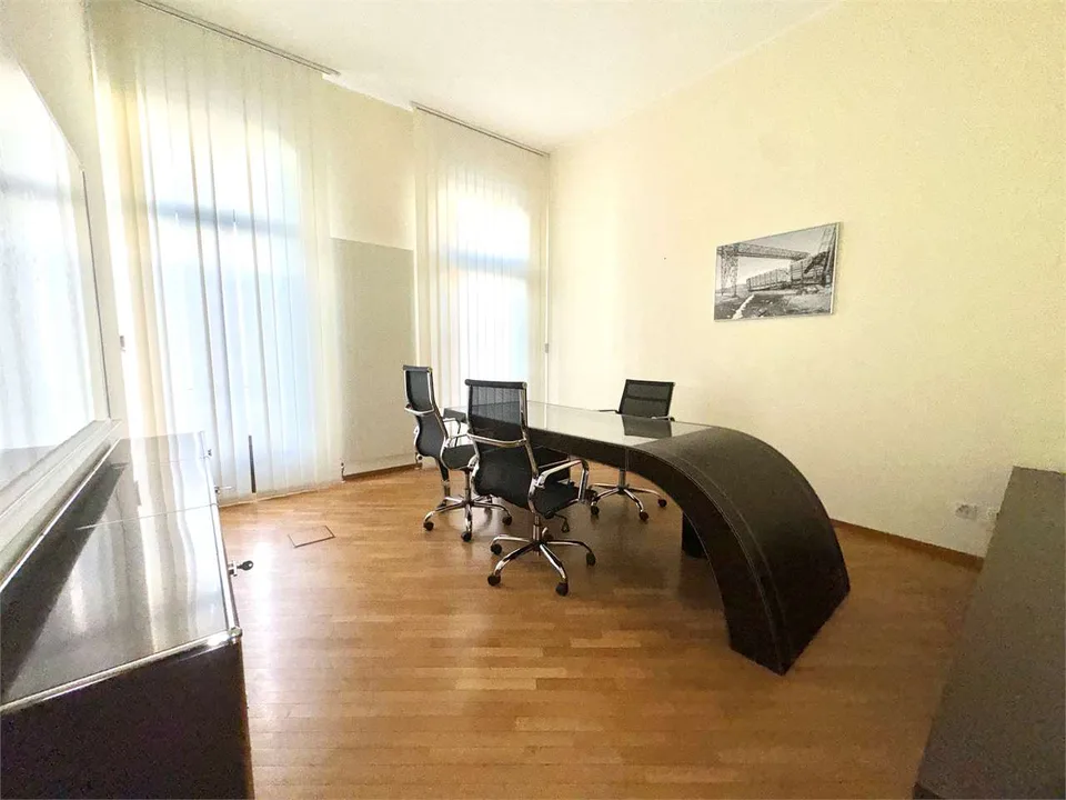 Ufficio di 5 locali a Lugano - centro a due passi dall'Istituto Elveti