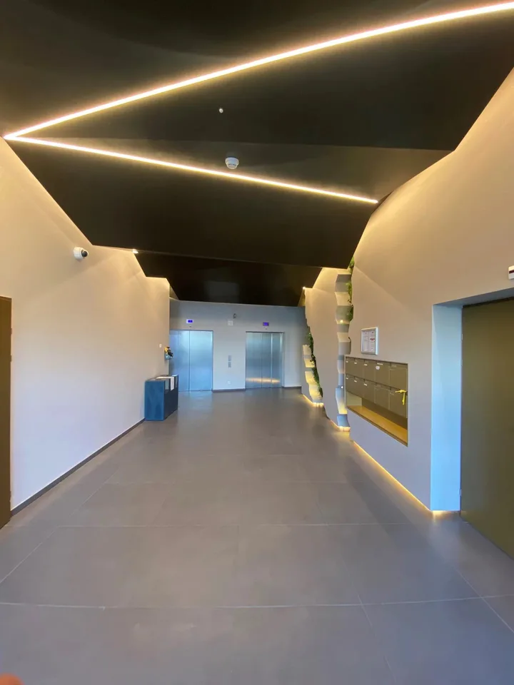 Aree di attività in un edificio multifunzionale nella zona FTI