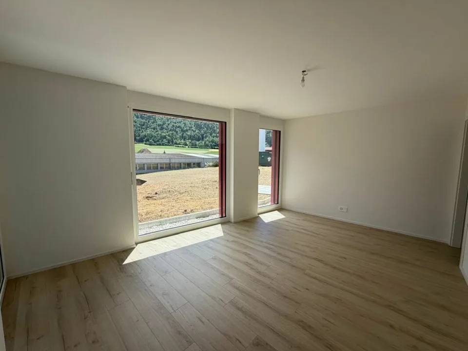 Villeret, prächtige 4.5-Zimmer-Wohnung mit Terrasse und eigenem Garten