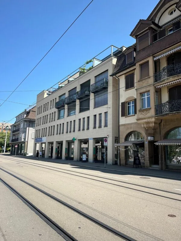 Zentraler Auto-Einstellplatz in unmittelbarer Nähe zum Rigiplatz
