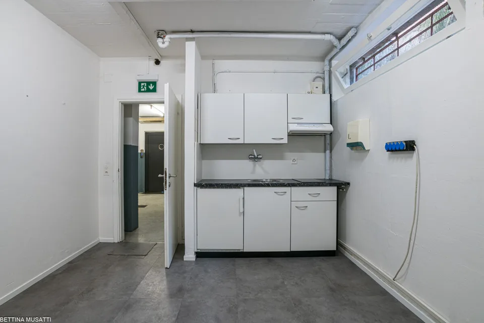 CHIASSO - SPAZIO COMMERCIALE IL TUO PROSSIMO BUSINESS INIZIA DA QUI – foto 6 di 12