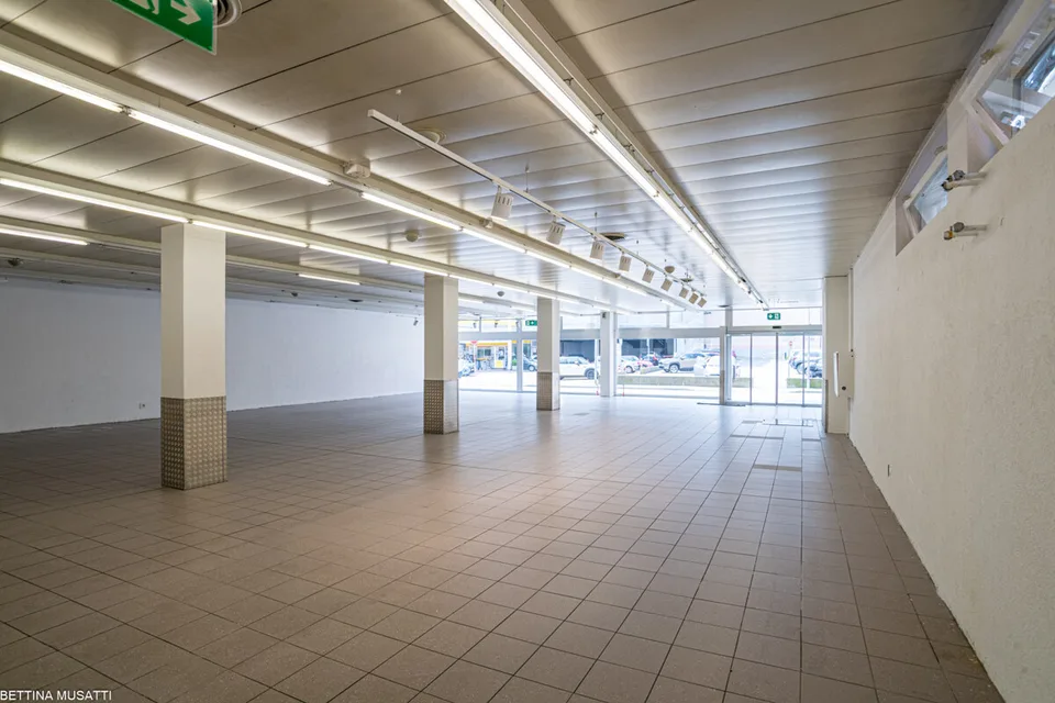 CHIASSO - SPAZIO COMMERCIALE IL TUO PROSSIMO BUSINESS INIZIA DA QUI