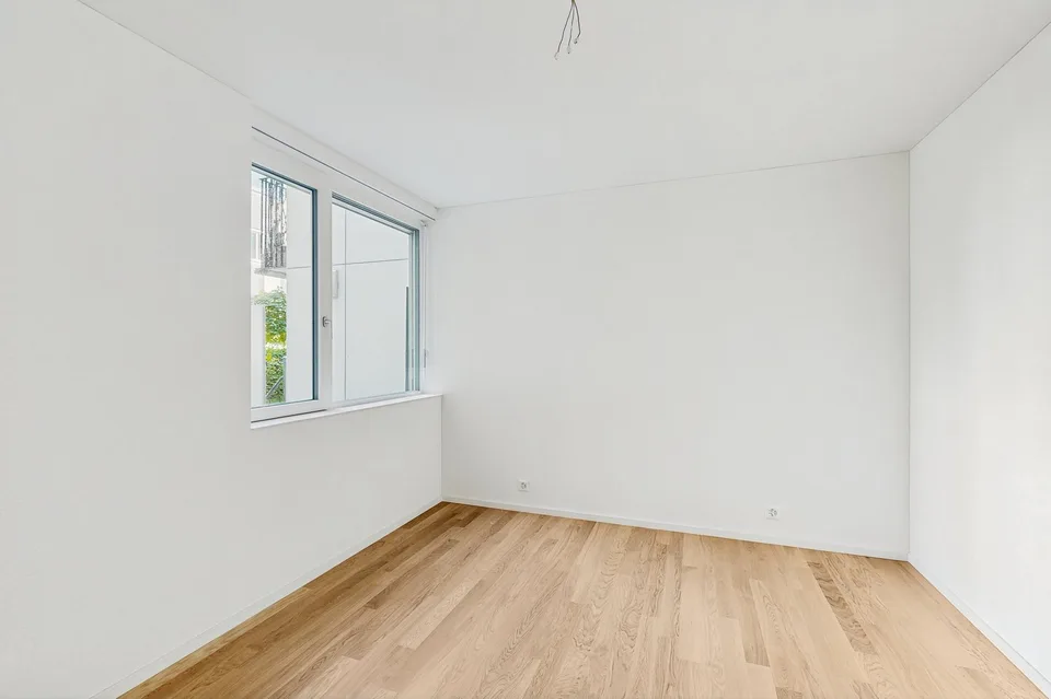 Modern 2.5-room apartment with rental garden and wooden terrace in Zürich-Schwamen – photo 13 of 17