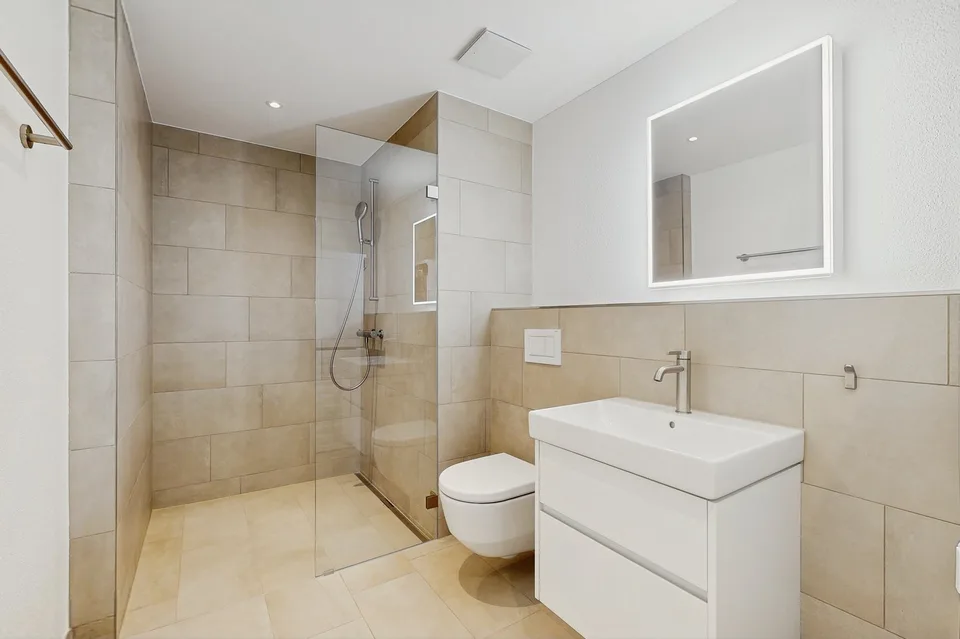 Modern 2.5-room apartment with rental garden and wooden terrace in Zürich-Schwamen – photo 15 of 17