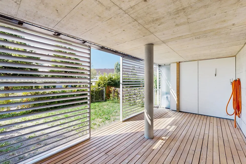 Modern 2.5-room apartment with rental garden and wooden terrace in Zürich-Schwamen – photo 16 of 17