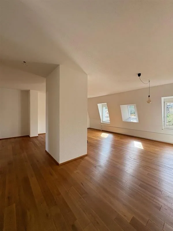 Charmante 3.5-Zimmer-Wohnung in Enge – sofort verfügbar