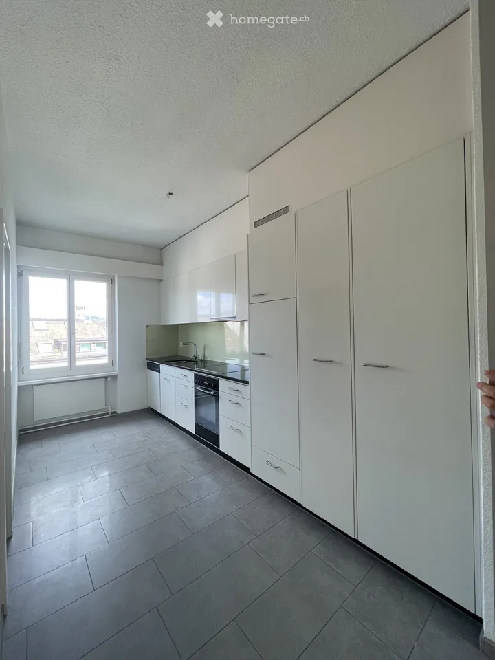 Charmante 3.5-Zimmer-Wohnung in Enge – sofort verfügbar