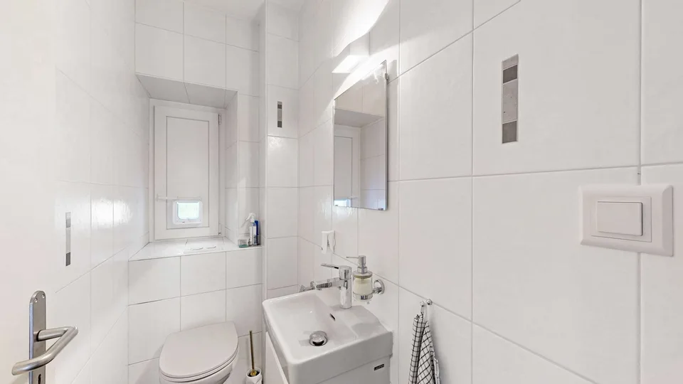 Bello appartamento di 4 locali con stufa svedese e ampio balcone in un quartiere molto tranquillo – foto 8 di 11