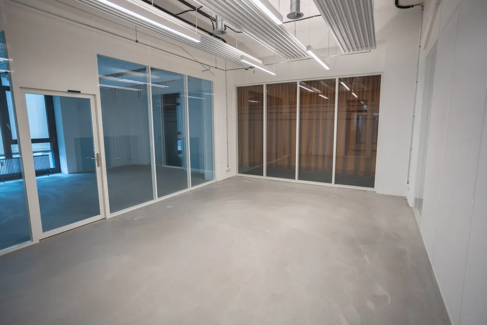 Moderne Büroflächen in attraktivem Umfeld: 300 - 470m2 (für 30-53 APs)