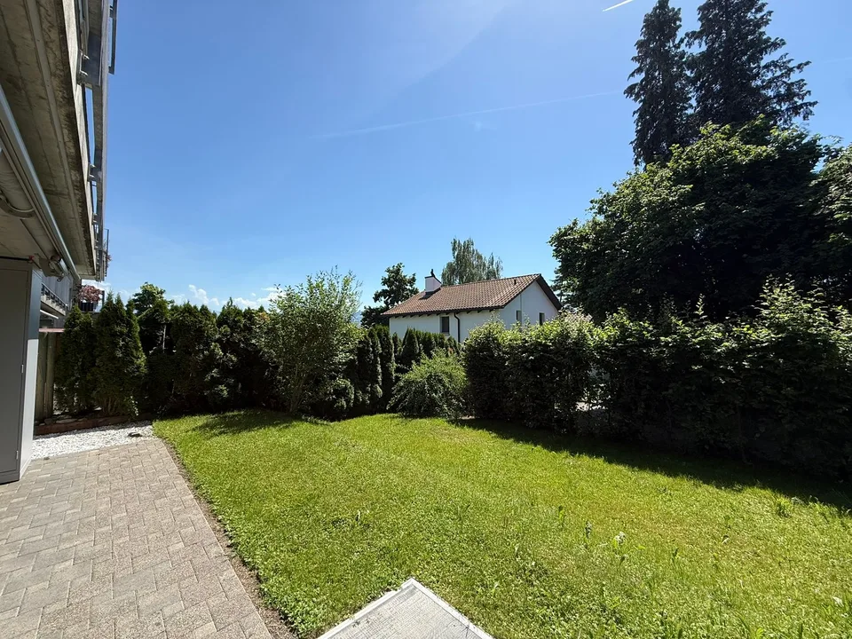 Moderne 5.5-Zimmerwohnung mit Gartensitzplatz im Lenggis