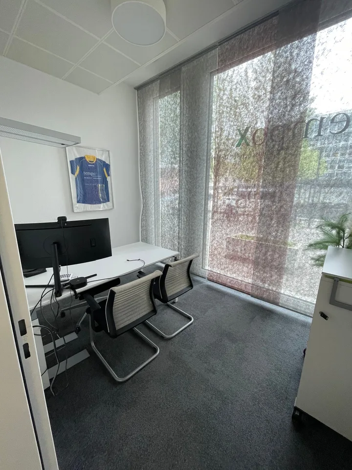 Attraktive Gewerbefläche mit sep. Lager und 10 Einstellplätzen