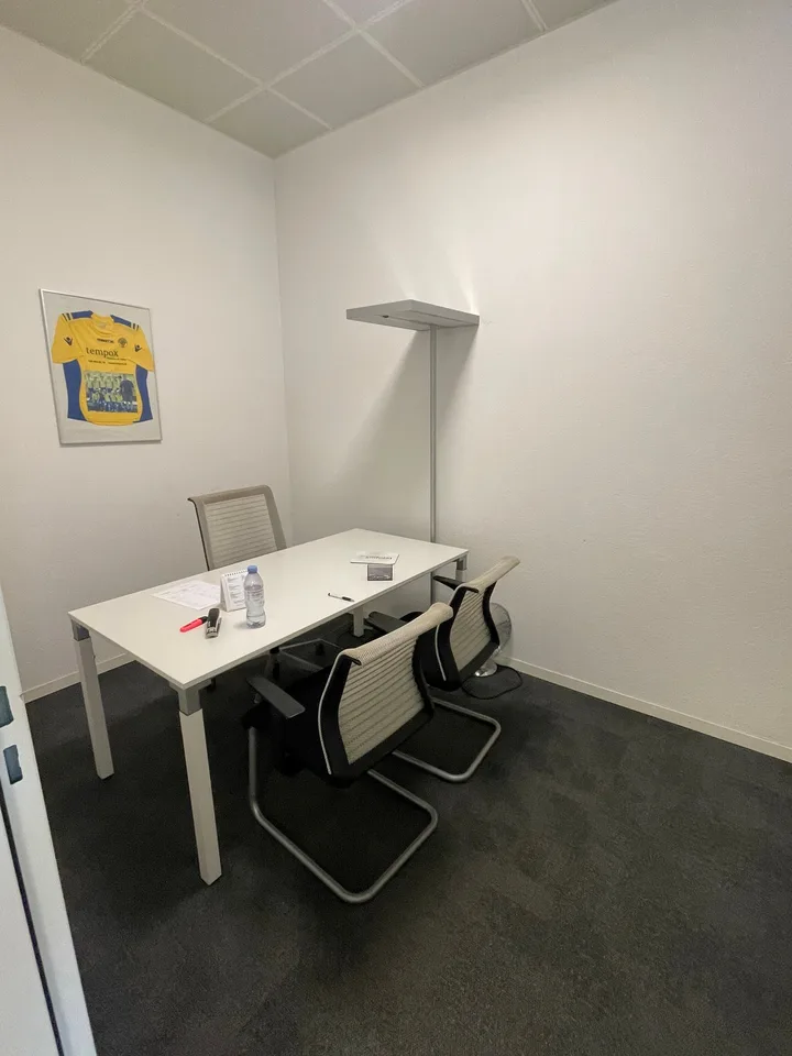 Attraktive Gewerbefläche mit sep. Lager und 10 Einstellplätzen