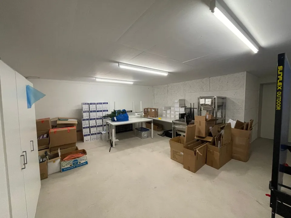 Attraktive Gewerbefläche mit sep. Lager und 10 Einstellplätzen – Foto 10 von 15