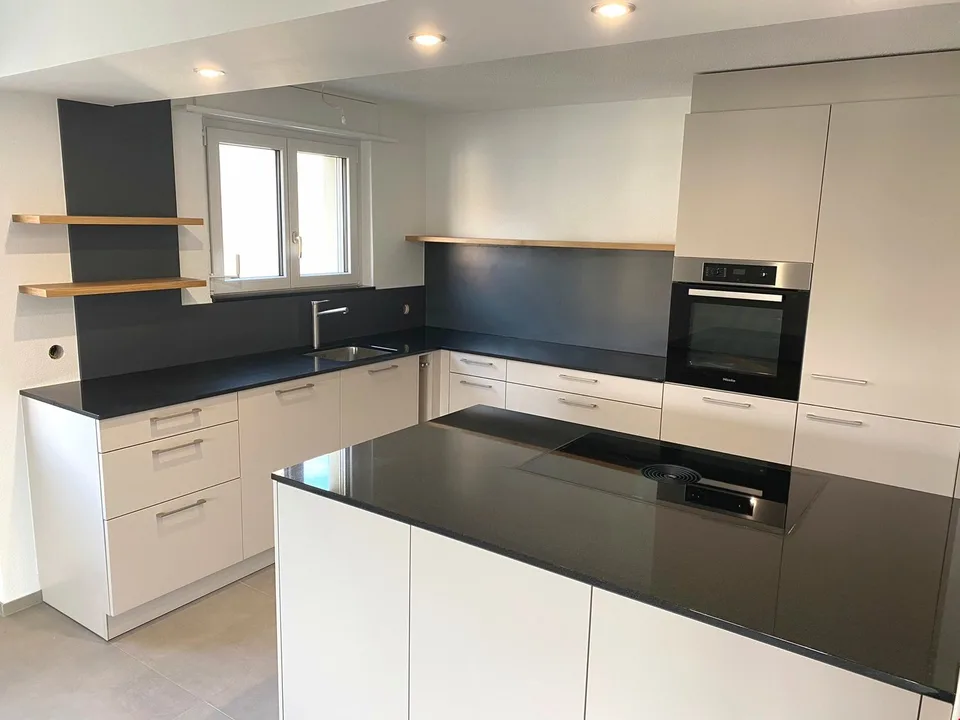 Modern wohnen an zentraler Lage – komplett sanierte 4.5-Zimmerwohnung