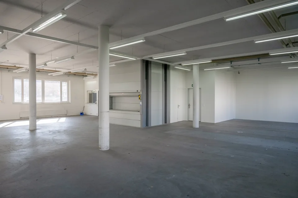 Spazio per nuove idee: Ufficio o spazio commerciale attraente in affitto a Rotkreuz.