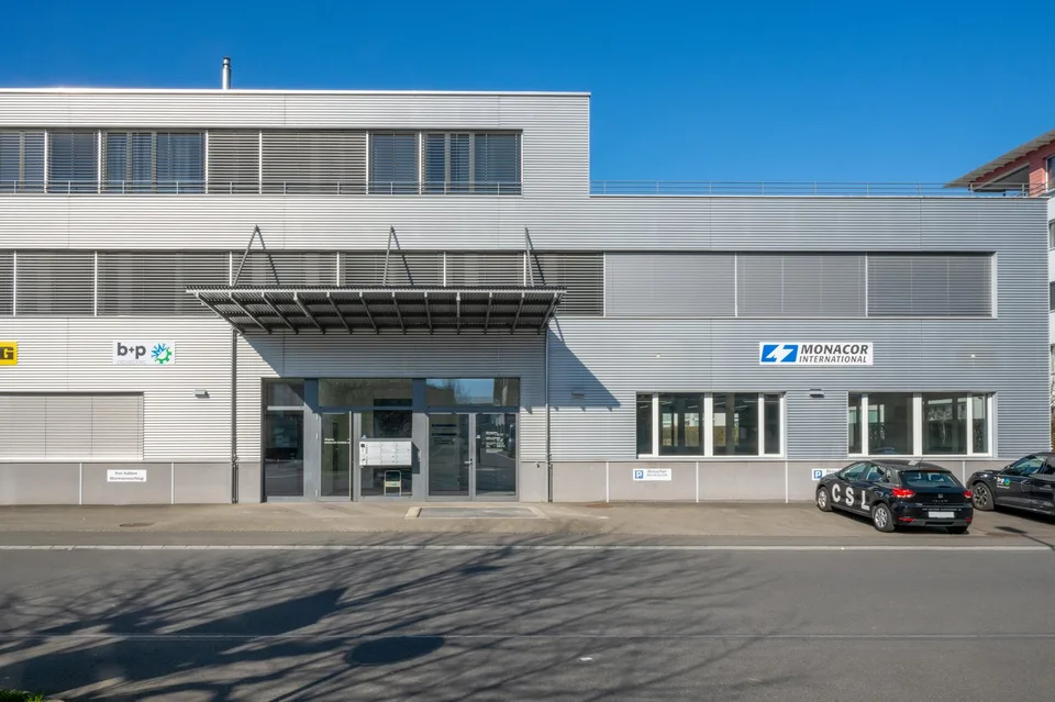 Spazio per nuove idee: Ufficio o spazio commerciale attraente in affitto a Rotkreuz.