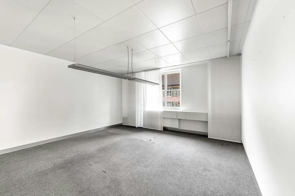 Nuovo spazio per ufficio/studio di circa 100 m² al 1° piano - nel cuore del Stedtli di Laufen