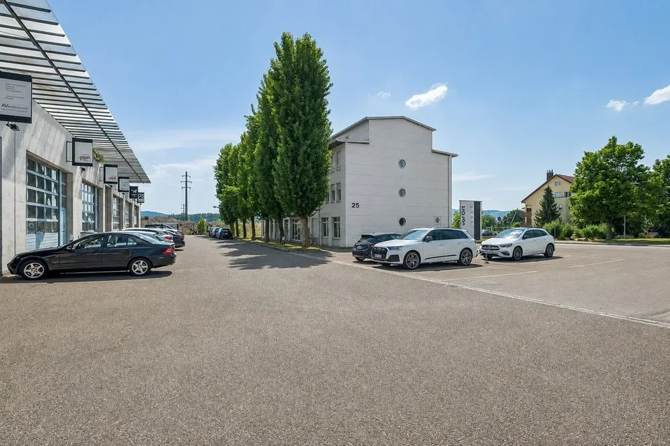 Lichtdurchflutete Büros mit hochwertigem Ausbau