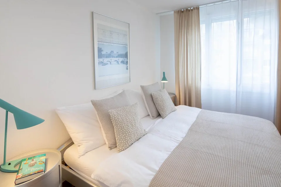 Moderne möblierte 2-Zimmer-Wohnung mit Balkon in Zürich Wiedikon