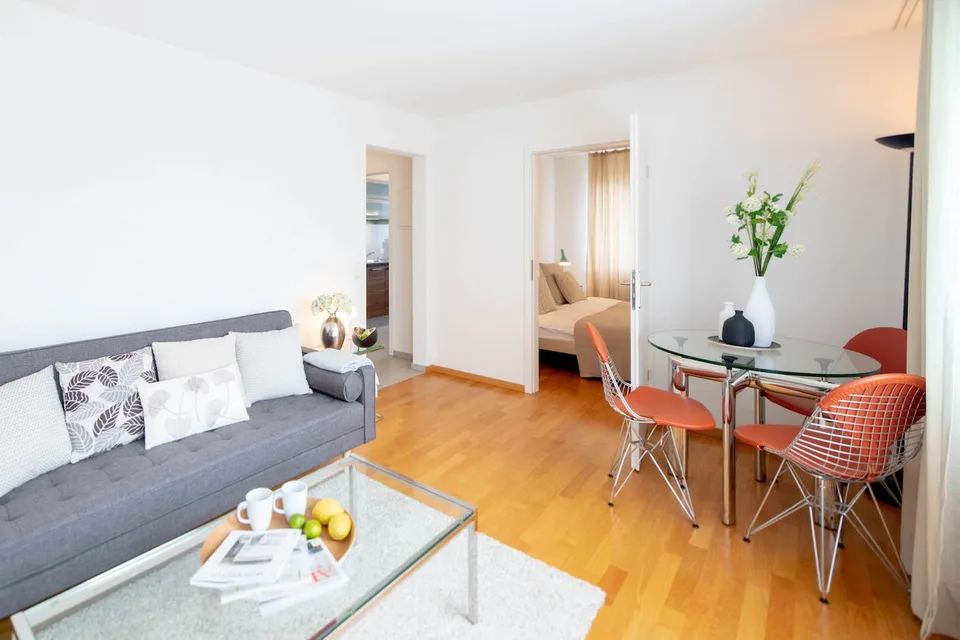 Modern  Furnished 2-Room Apartment with Balcony in Zürich Wiedikon