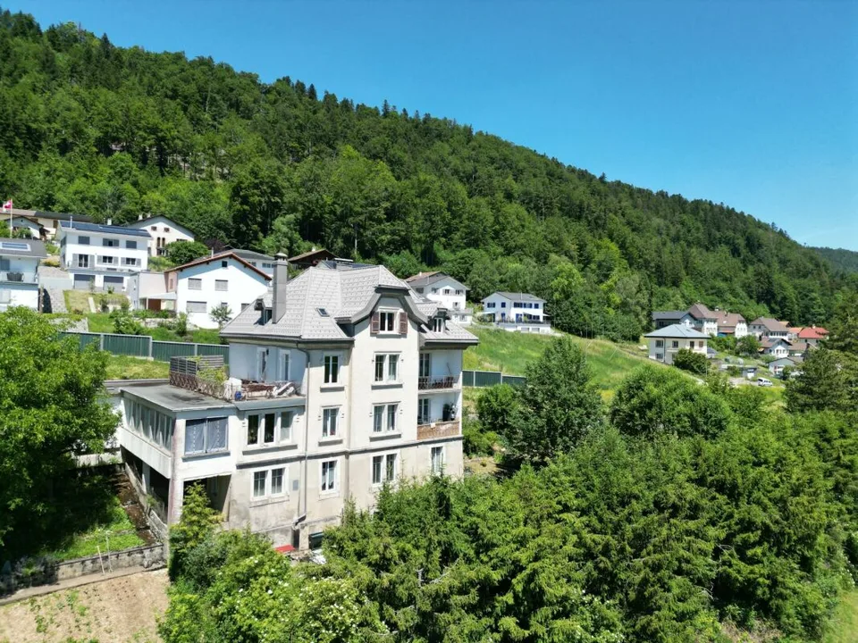 Renan, immeuble locatif de 5 appartements avec stationnements - 5.3%