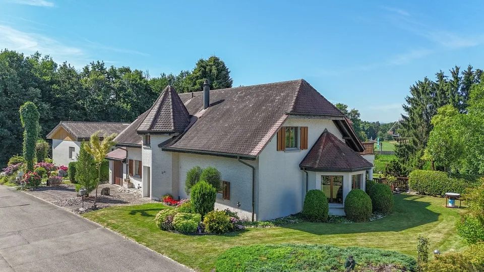 Grosszügiges Einfamilienhaus mit 2'000 m² Grundstück und vielseitigem Nutzungspotenzial