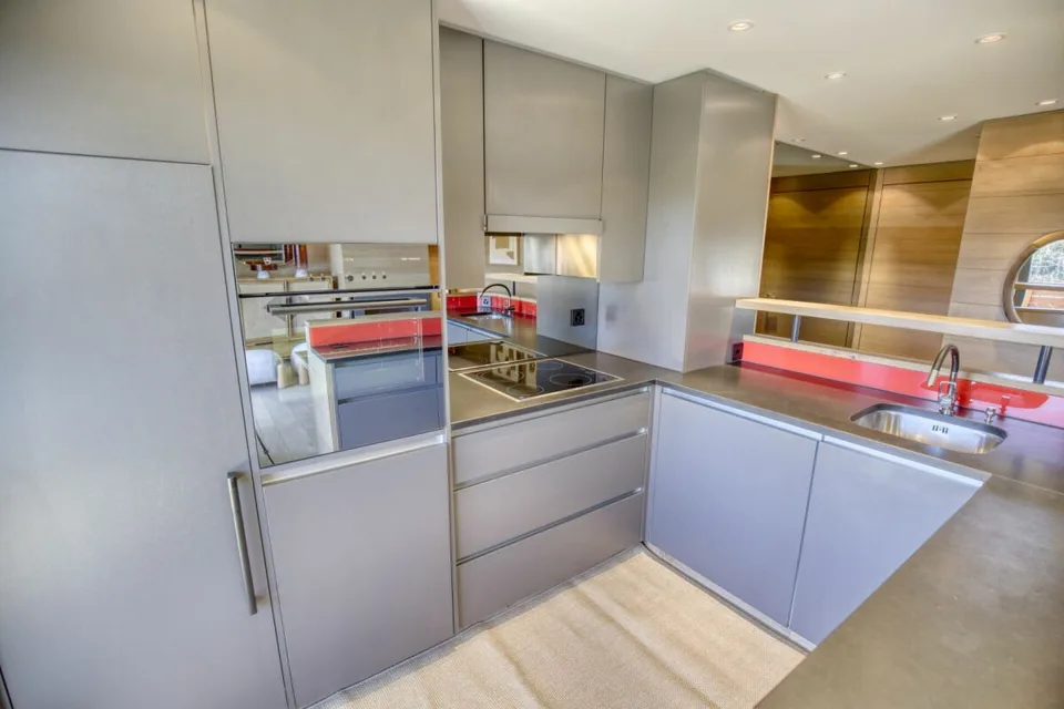 2,5 Zimmer von hohem Standard mit Kamin - 62 m² renoviert und großer Balkon!