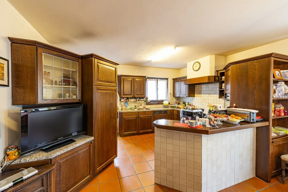 Elegante e spaziosa villa in stile mediterraneo con grande terreno – Foto 25 von 26