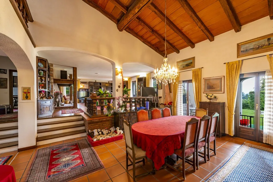 Elegante e spaziosa villa in stile mediterraneo con grande terreno – Foto 20 von 26